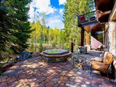 Posh Five Bedroom Luxury Ski Home Steps to Lift